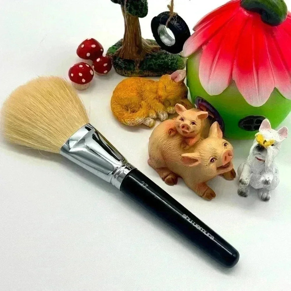 🔥FINAL BEST PRICE 🔥  NEW SHU UEMURA Make Up Brush #27 - Picture 1 of 3